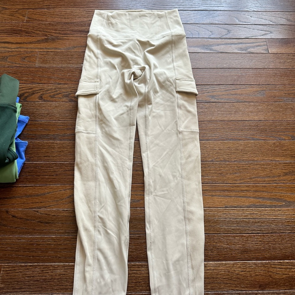 Chic High-Waisted Beige Cargo Leggings